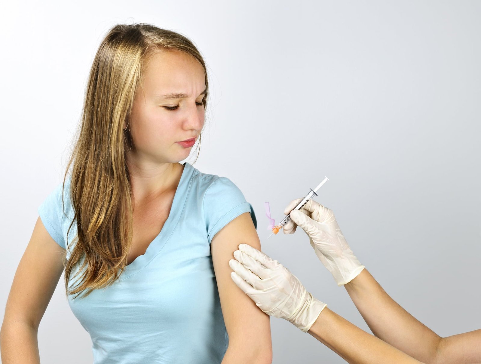 Делают ли. Вакцинация подростков. Укол прививка.