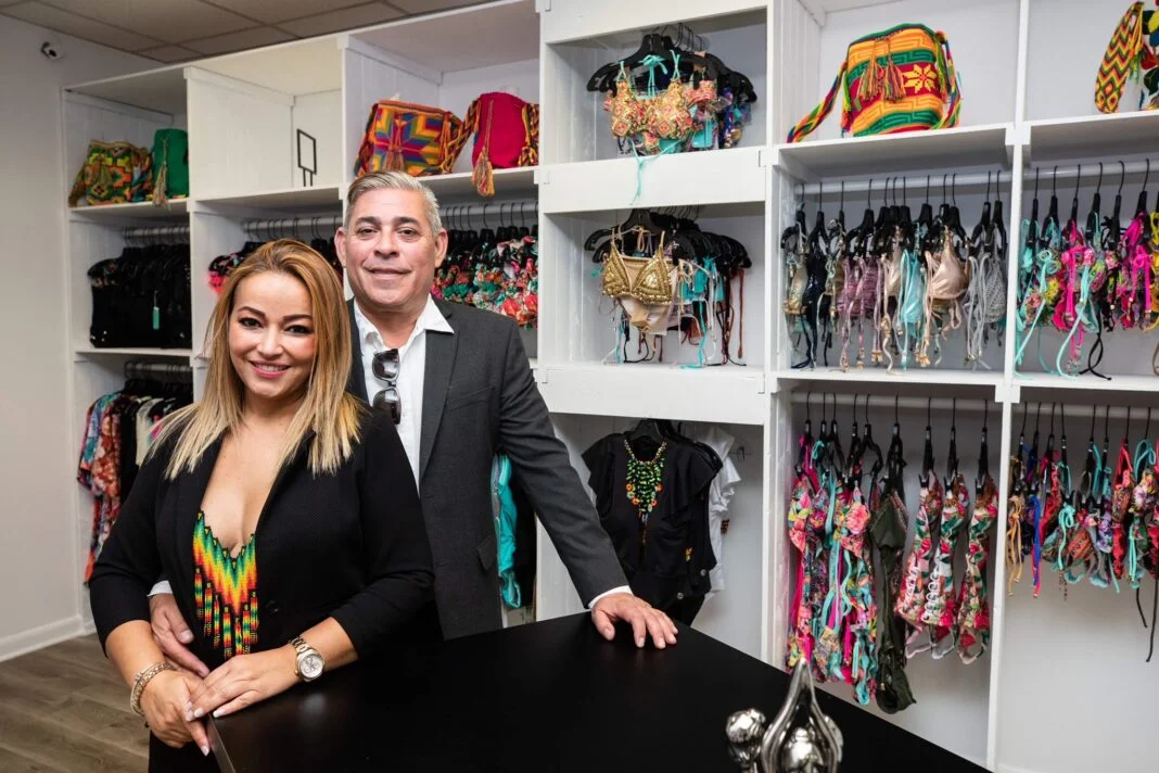 Hispana muestra al mundo riqueza etnica y cultural de la moda y textil colombiana a traves de su empresa de ropa EL SOL News